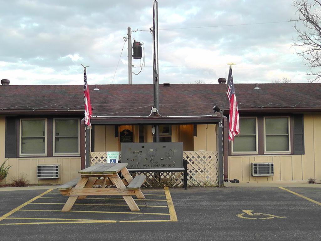 Hixton Motel 95 & Campground מראה חיצוני תמונה