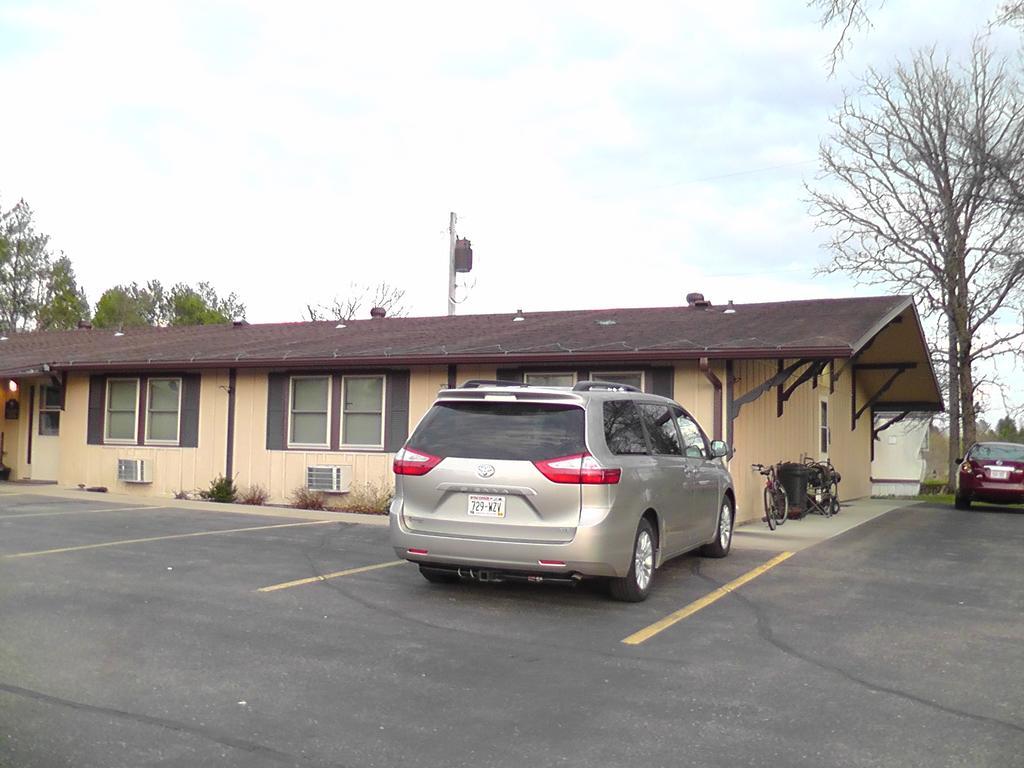 Hixton Motel 95 & Campground מראה חיצוני תמונה